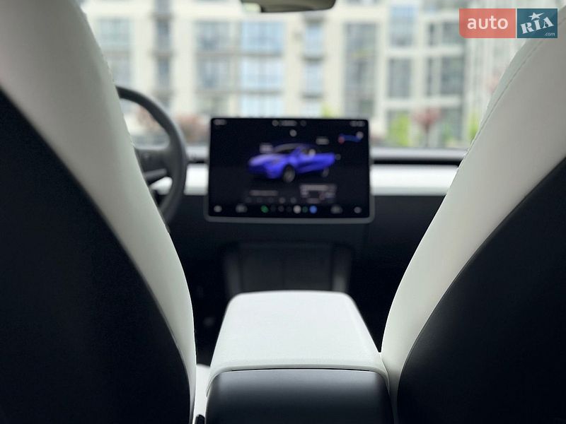 Позашляховик / Кросовер Tesla Model Y 2024 в Івано-Франківську