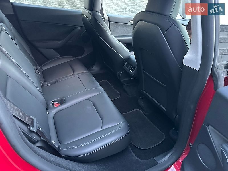 Позашляховик / Кросовер Tesla Model Y 2023 в Києві фото 13 Позашляховик / Кросовер Tesla Model Y 2023 в Києві