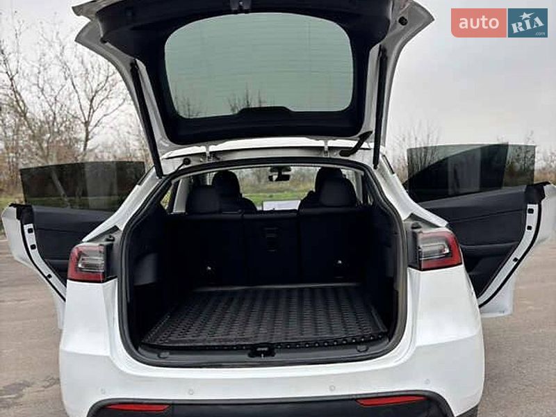 Внедорожник / Кроссовер Tesla Model Y 2021 в Киеве