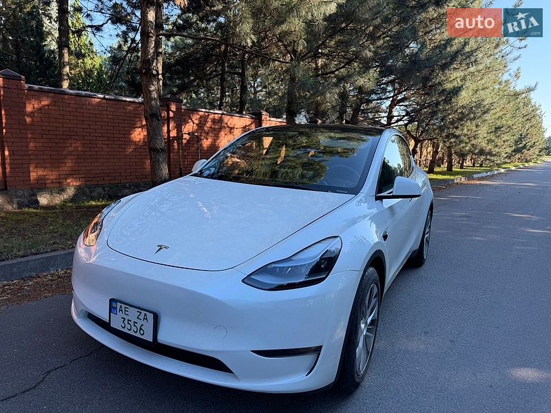 Tesla Model Y 2023