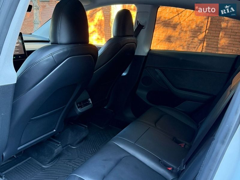 Позашляховик / Кросовер Tesla Model Y 2023 в Дніпрі