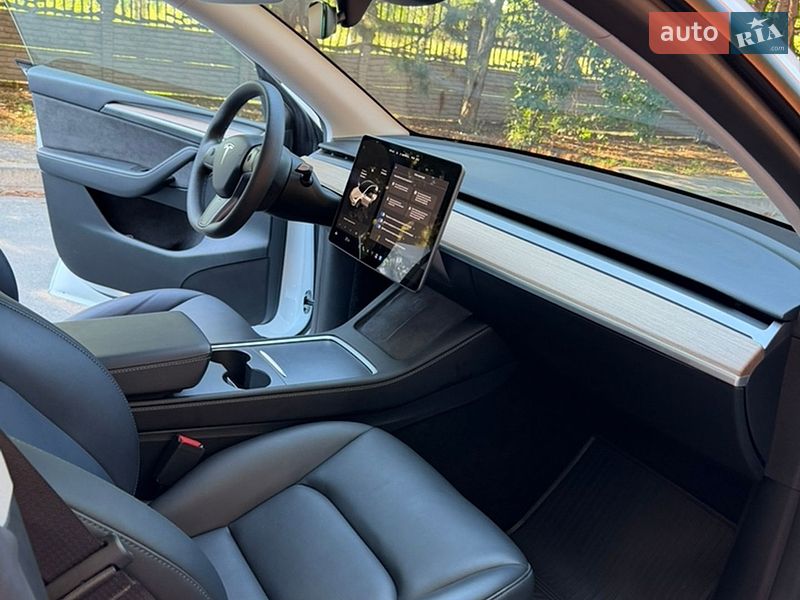 Внедорожник / Кроссовер Tesla Model Y 2023 в Днепре