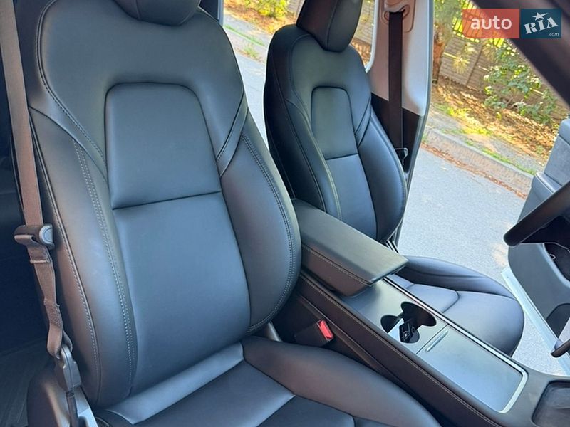 Внедорожник / Кроссовер Tesla Model Y 2023 в Днепре
