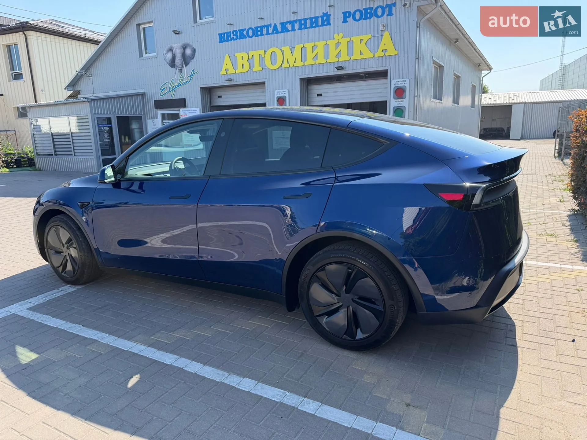 2025 Tesla Model Y - мініатюра 4