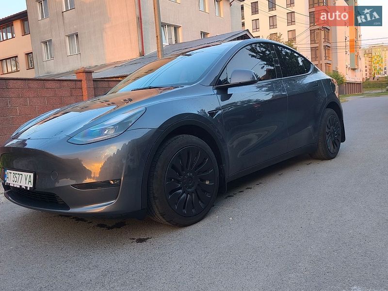 Позашляховик / Кросовер Tesla Model Y 2023 в Івано-Франківську