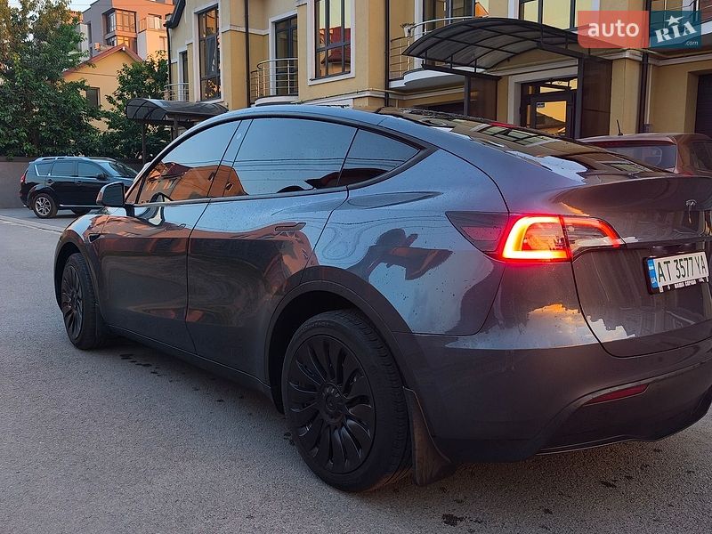 Tesla Model Y 2023