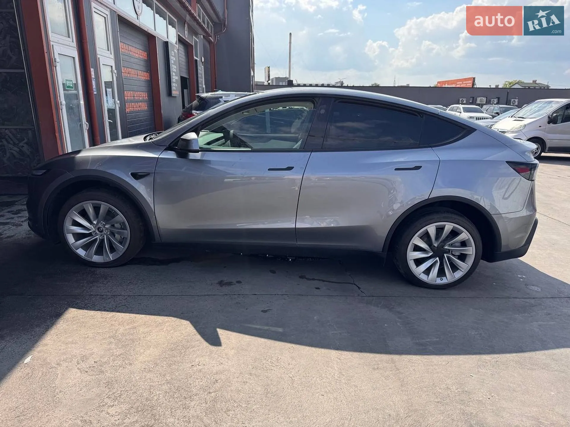 2025 Tesla Model Y - мініатюра 6