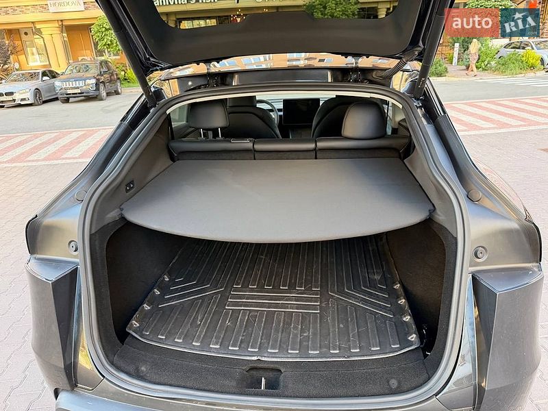 Позашляховик / Кросовер Tesla Model Y 2025 в Києві фото 19 Позашляховик / Кросовер Tesla Model Y 2025 в Києві
