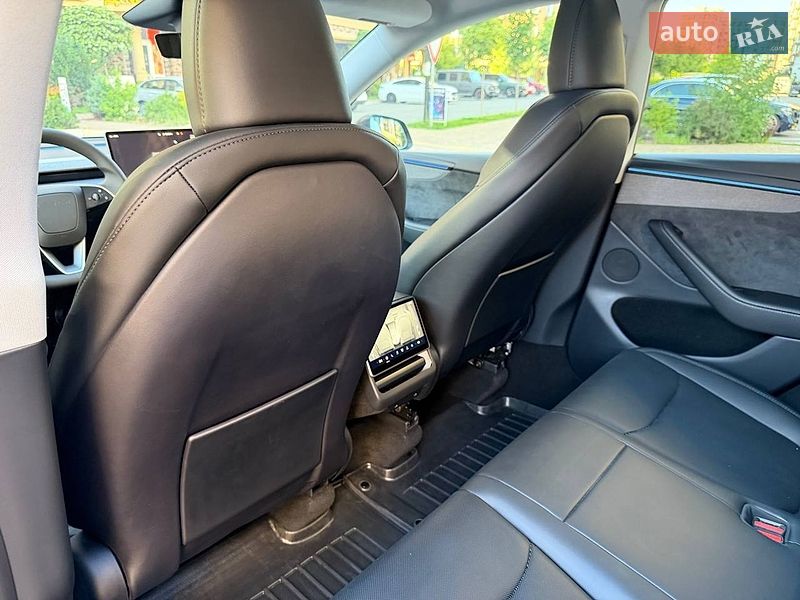 Позашляховик / Кросовер Tesla Model Y 2025 в Києві фото 28 Позашляховик / Кросовер Tesla Model Y 2025 в Києві