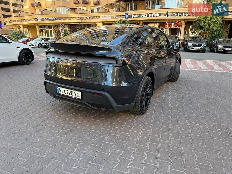 Позашляховик / Кросовер Tesla Model Y 2025 в Києві фото 41 Позашляховик / Кросовер Tesla Model Y 2025 в Києві