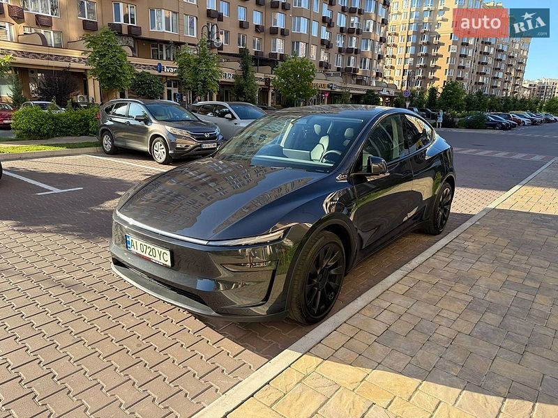 Позашляховик / Кросовер Tesla Model Y 2025 в Києві фото 72 Позашляховик / Кросовер Tesla Model Y 2025 в Києві