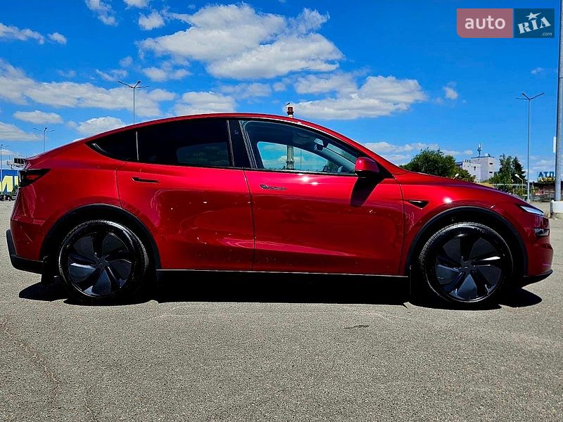 Внедорожник / Кроссовер Tesla Model Y 2025 в Днепре