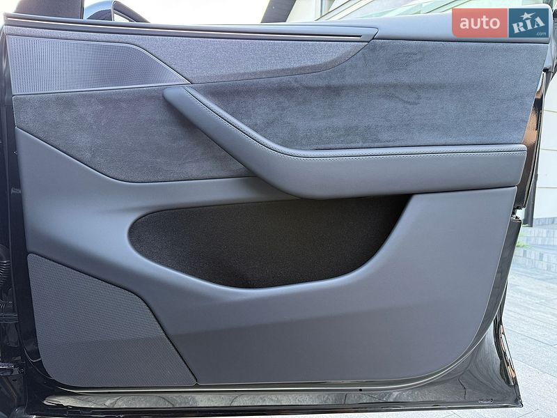 Позашляховик / Кросовер Tesla Model Y 2025 в Коломиї