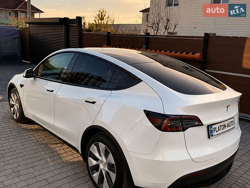 Tesla Model Y 2023