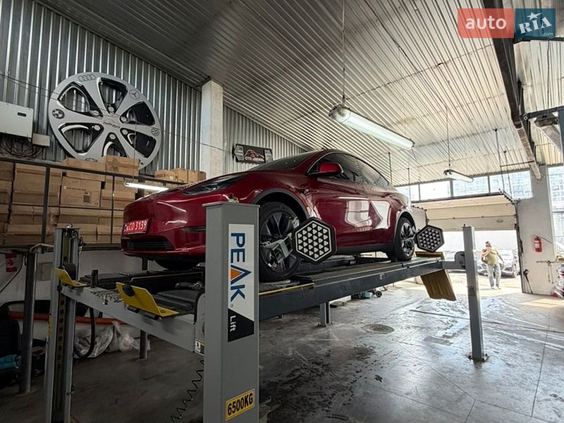 Позашляховик / Кросовер Tesla Model Y 2025 в Львові фото 12 Позашляховик / Кросовер Tesla Model Y 2025 в Львові