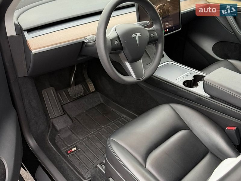 Внедорожник / Кроссовер Tesla Model Y 2023 в Киеве