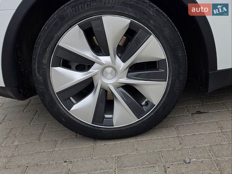 Позашляховик / Кросовер Tesla Model Y 2021 в Львові