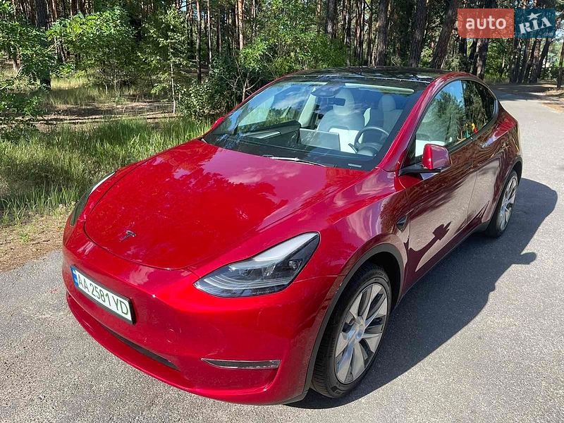 Tesla Model Y 2024