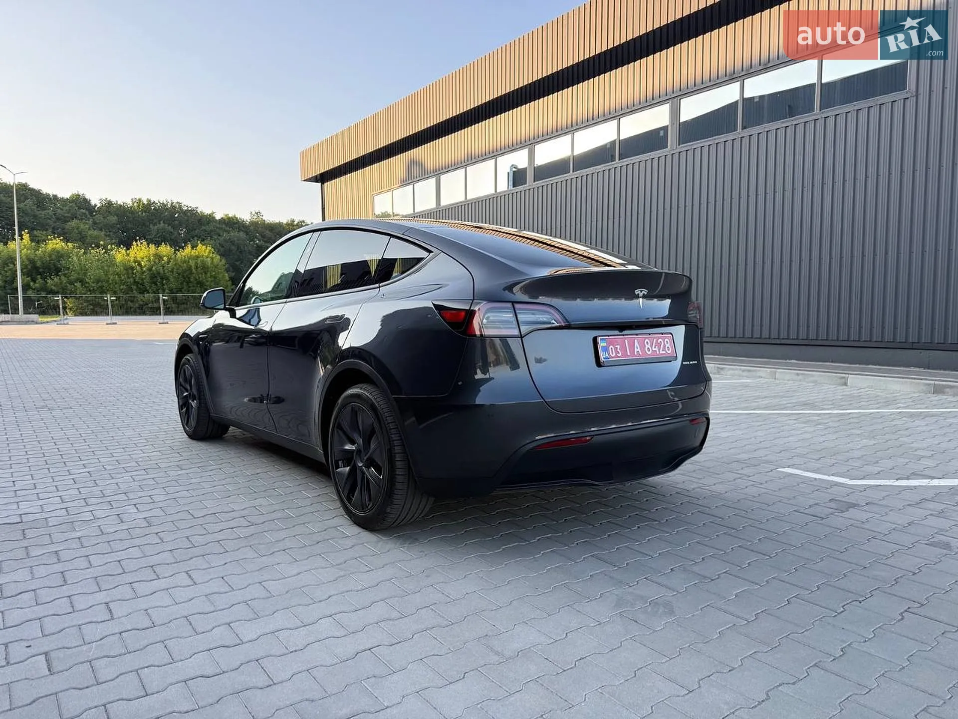 2025 Tesla Model Y - мініатюра 12