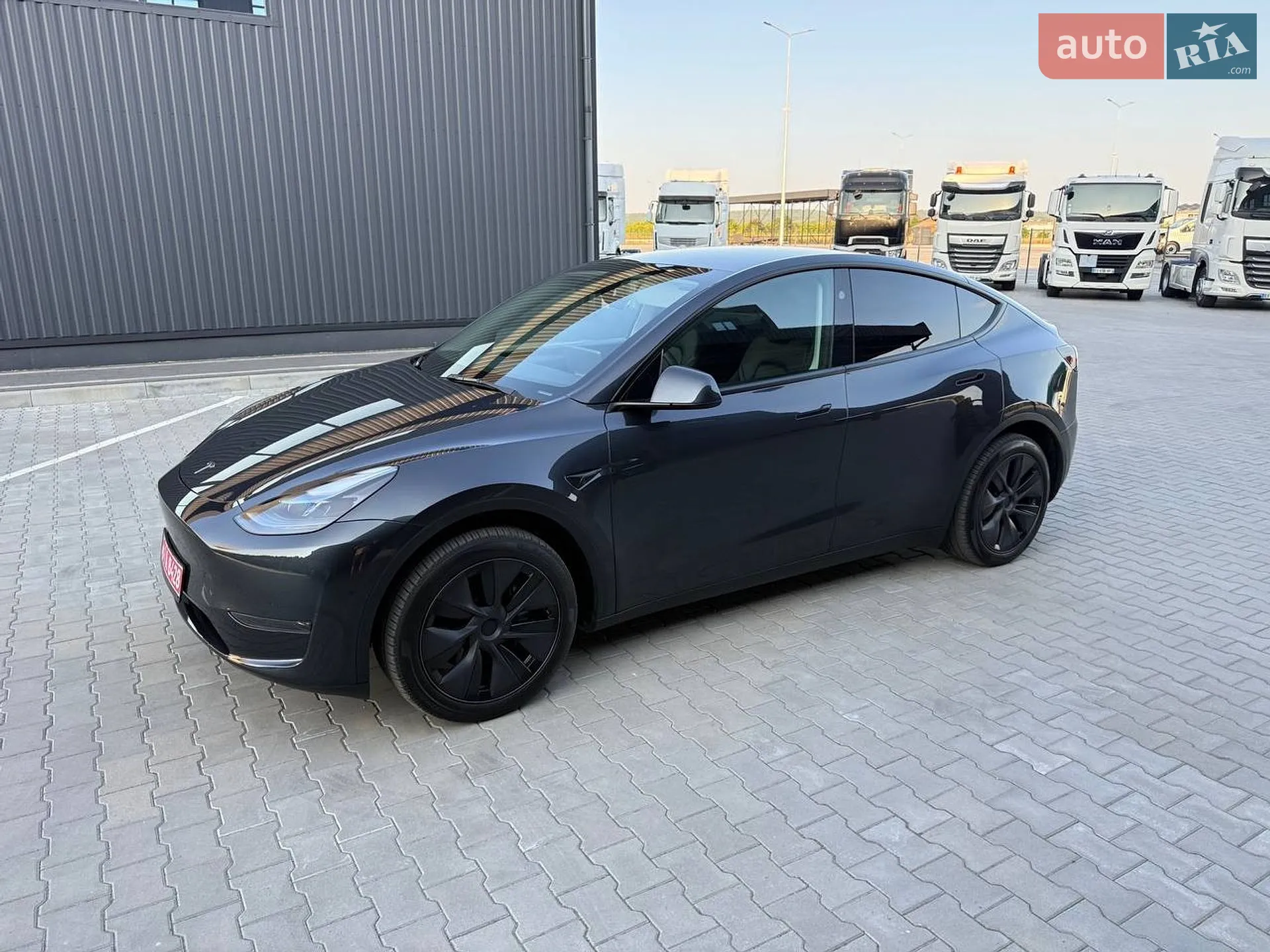 2025 Tesla Model Y - мініатюра 24
