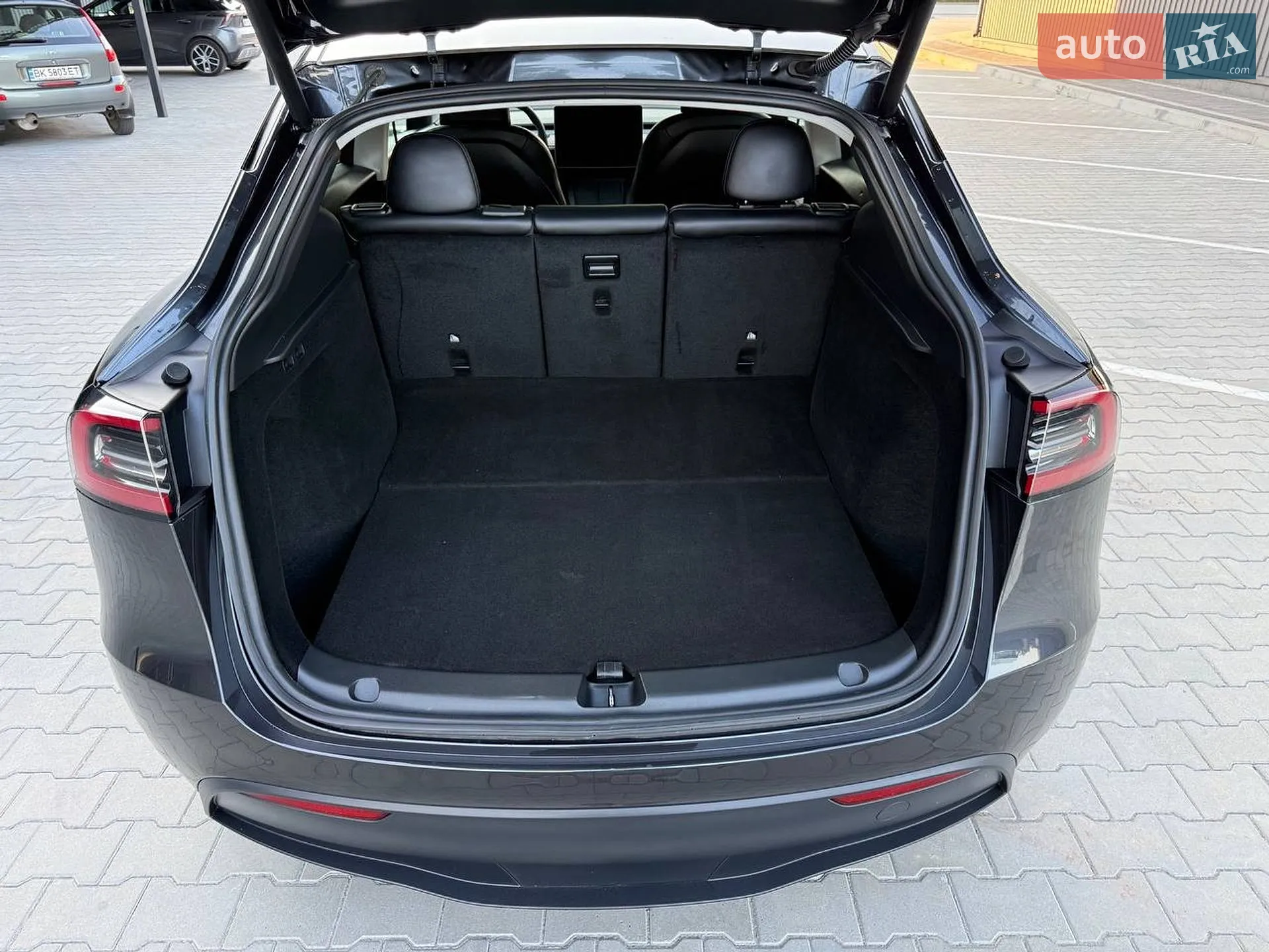 2025 Tesla Model Y - мініатюра 33