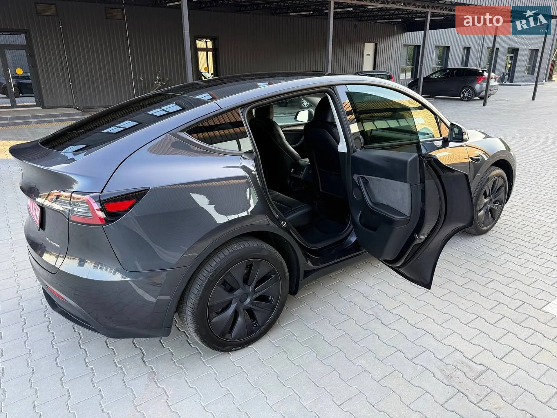 2025 Tesla Model Y - мініатюра 40