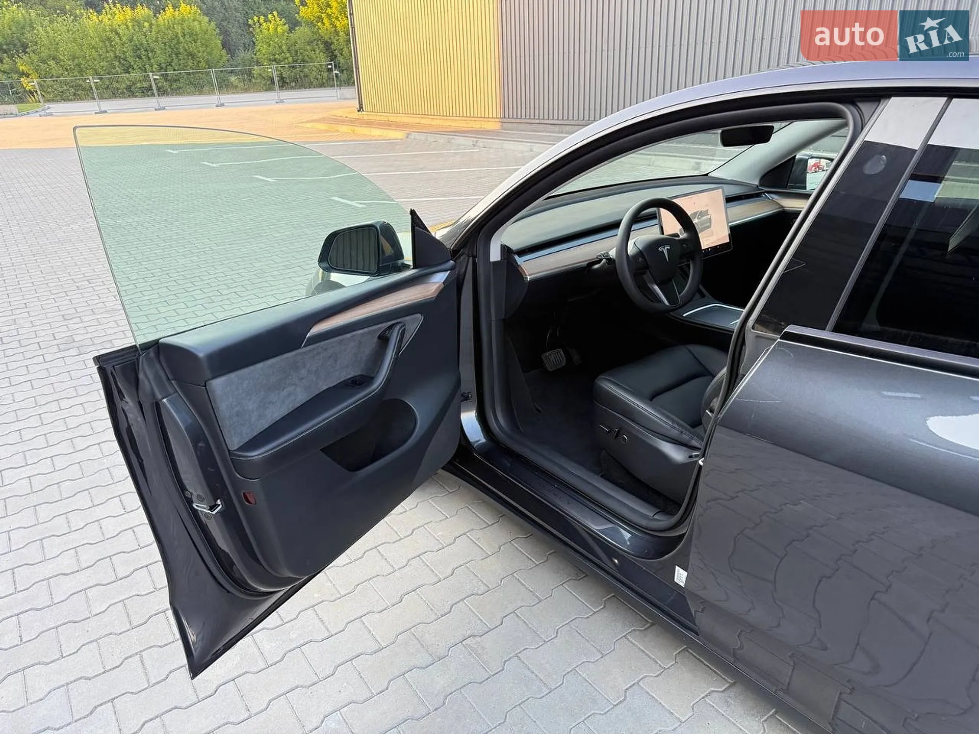 2025 Tesla Model Y - мініатюра 76