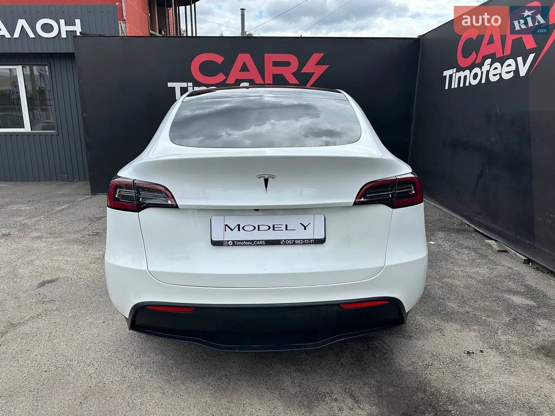 2023 Tesla Model Y - мініатюра 3