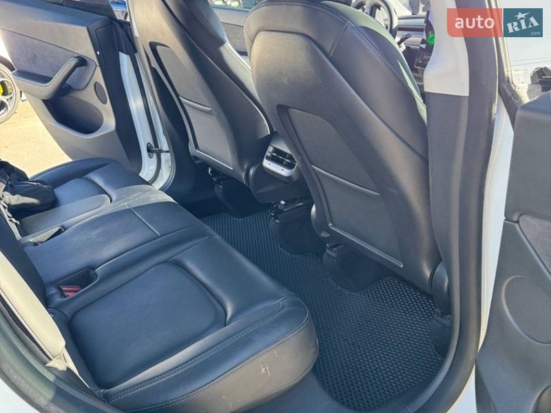 Внедорожник / Кроссовер Tesla Model Y 2021 в Киеве