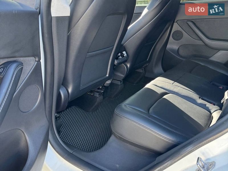 Внедорожник / Кроссовер Tesla Model Y 2021 в Киеве