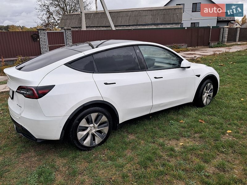 Внедорожник / Кроссовер Tesla Model Y 2021 в Киеве