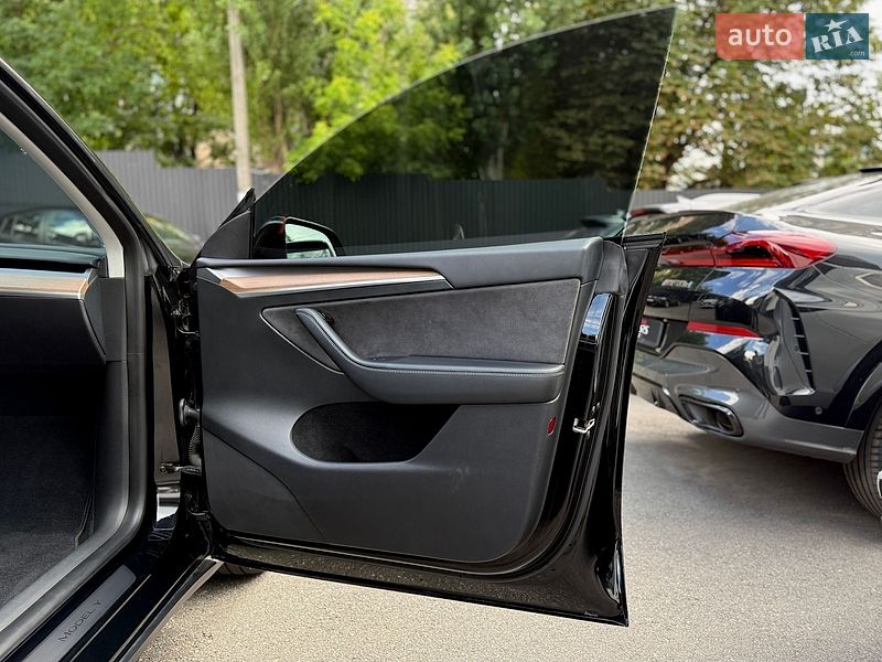 Позашляховик / Кросовер Tesla Model Y 2023 в Києві