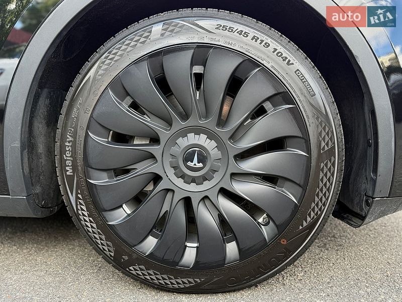 Позашляховик / Кросовер Tesla Model Y 2023 в Києві