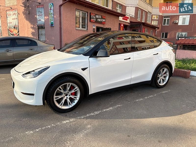 Позашляховик / Кросовер Tesla Model Y 2021 в Києві