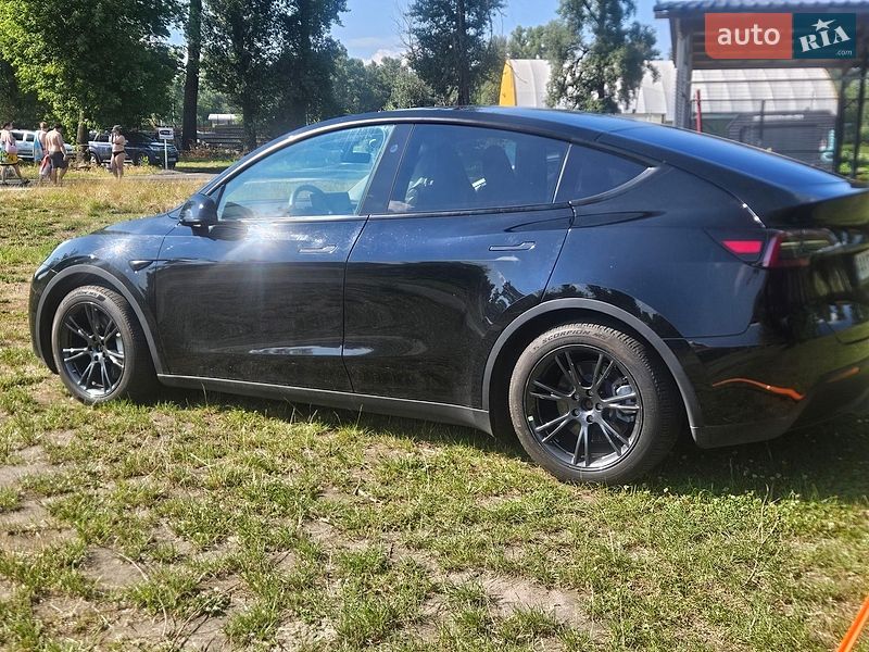 Внедорожник / Кроссовер Tesla Model Y 2024 в Киеве