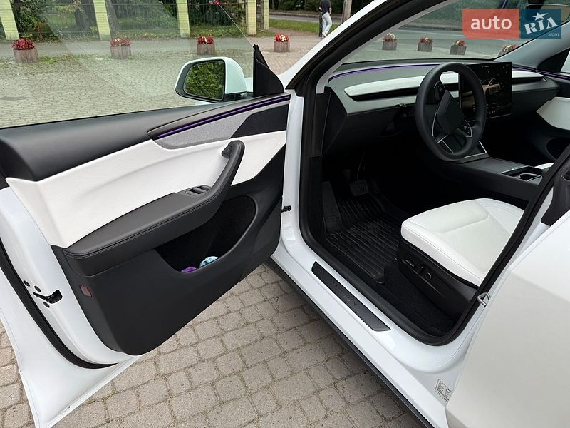 Позашляховик / Кросовер Tesla Model Y 2025 в Львові