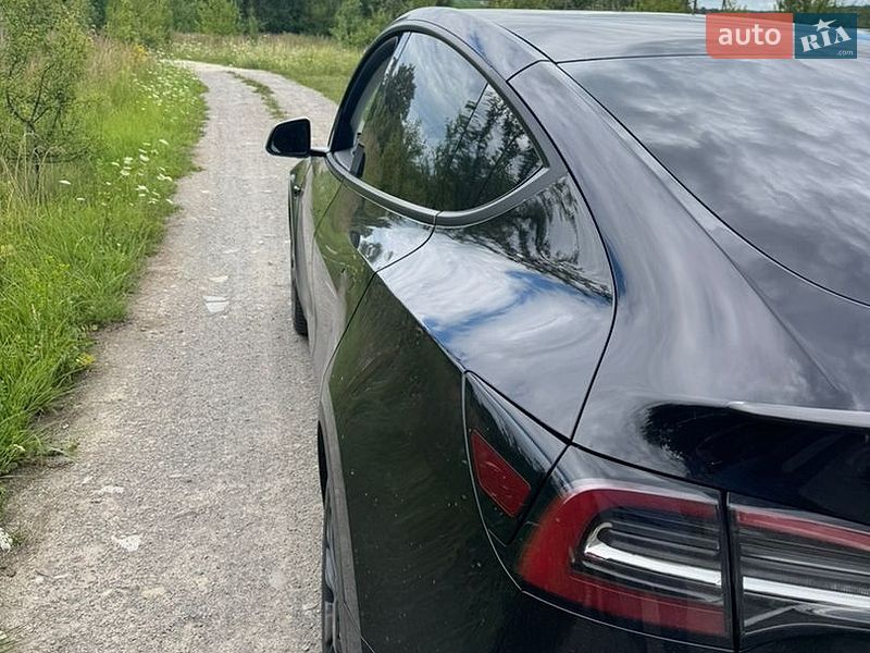 Позашляховик / Кросовер Tesla Model Y 2022 в Львові