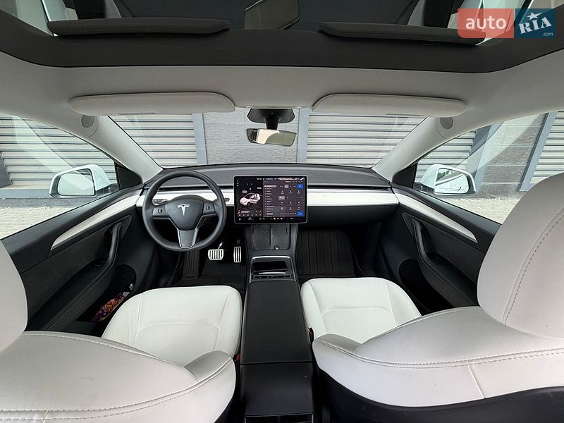 Позашляховик / Кросовер Tesla Model Y 2024 в Києві