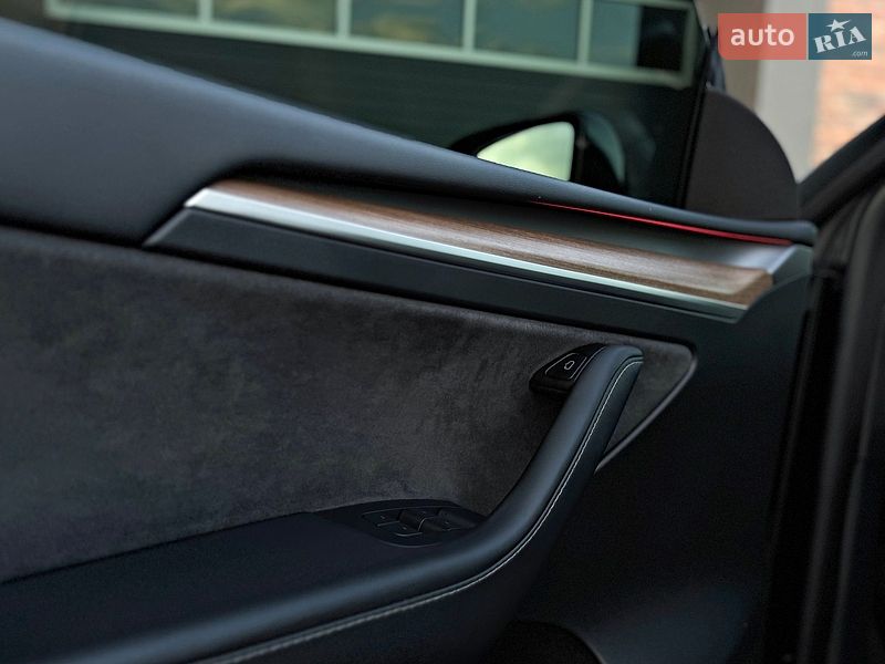 Позашляховик / Кросовер Tesla Model Y 2023 в Чернівцях