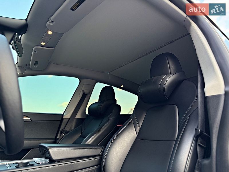 Позашляховик / Кросовер Tesla Model Y 2023 в Чернівцях