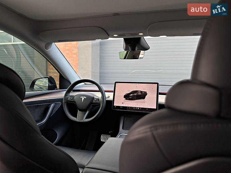 Позашляховик / Кросовер Tesla Model Y 2023 в Чернівцях