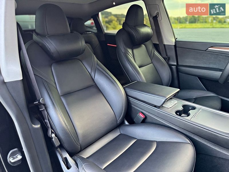 Позашляховик / Кросовер Tesla Model Y 2023 в Чернівцях