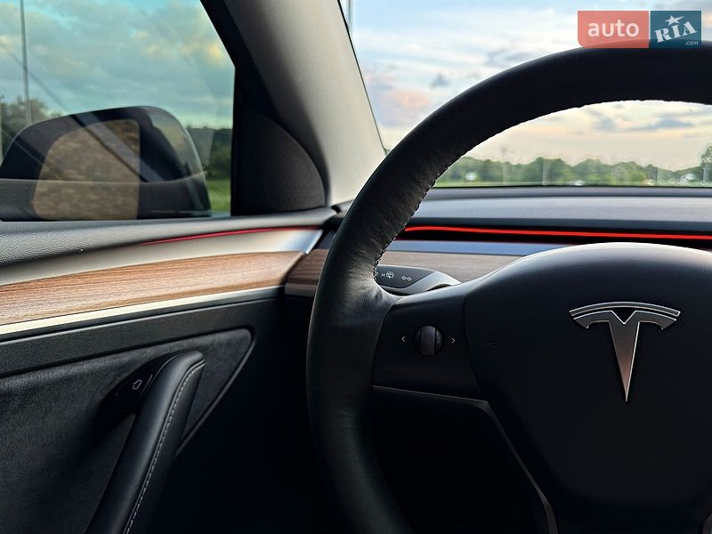 Позашляховик / Кросовер Tesla Model Y 2023 в Чернівцях
