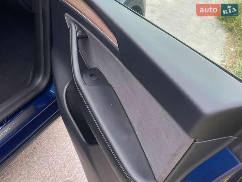 Внедорожник / Кроссовер Tesla Model Y 2024 в Запорожье