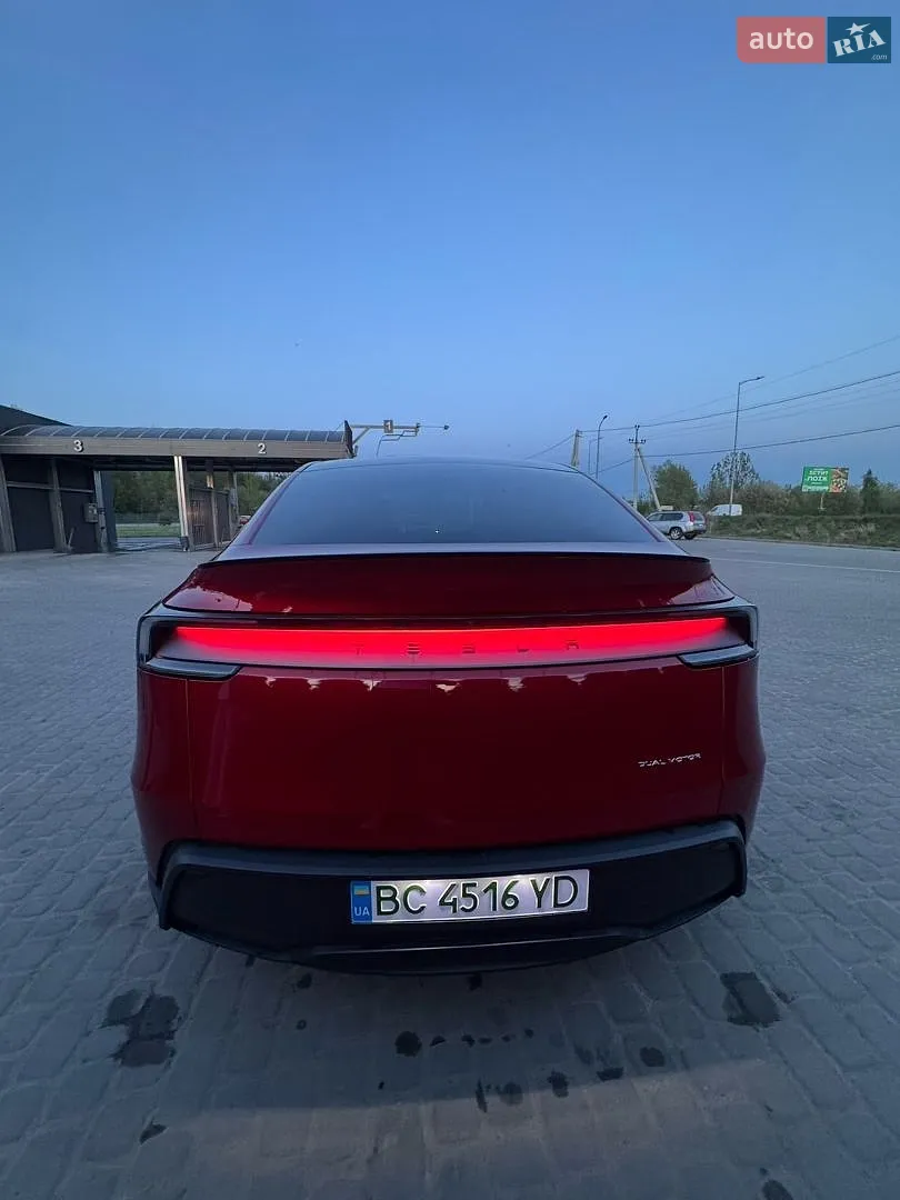 2025 Tesla Model Y - мініатюра 5