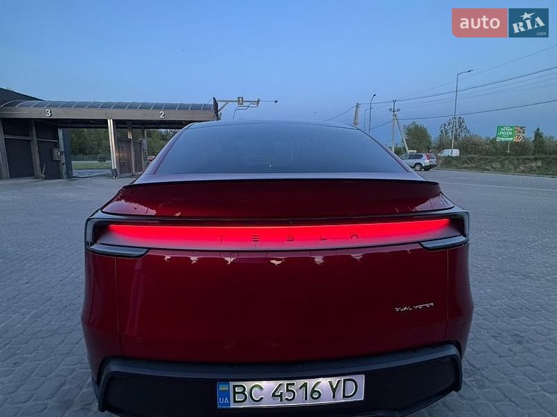 Позашляховик / Кросовер Tesla Model Y 2025 в Львові фото 5 Позашляховик / Кросовер Tesla Model Y 2025 в Львові