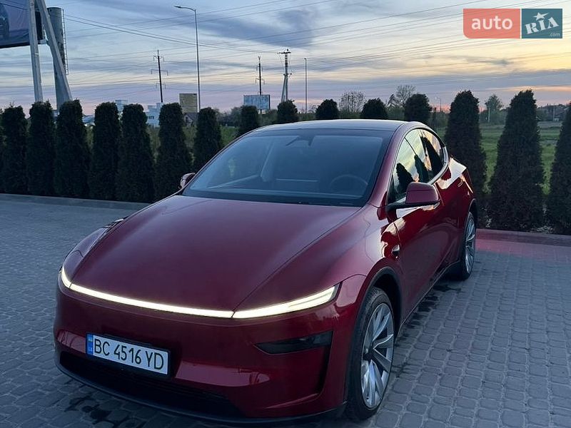 Tesla Model Y 2025