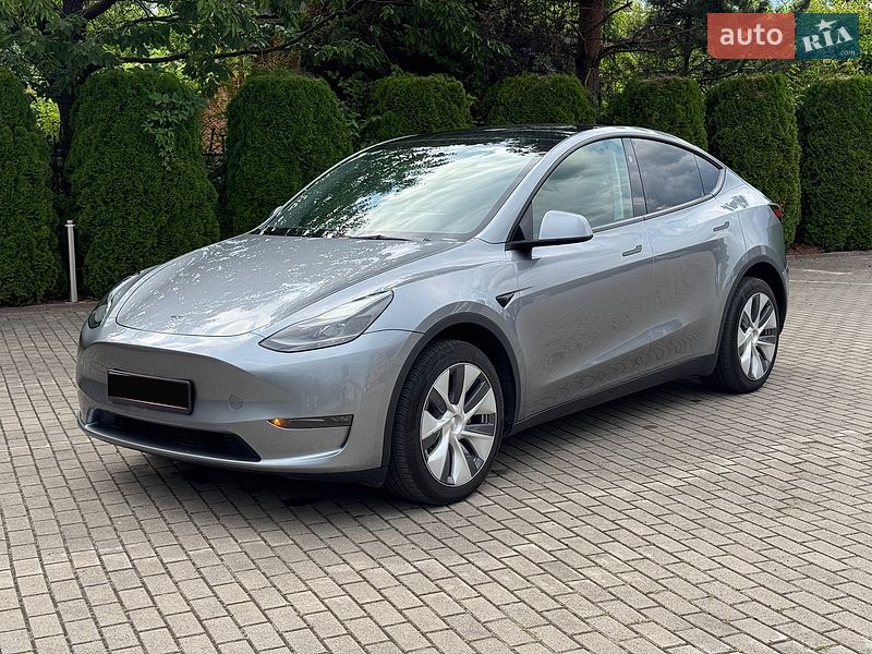 Tesla Model Y 2024