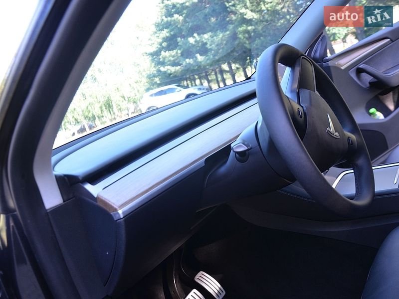 Внедорожник / Кроссовер Tesla Model Y 2024 в Дрогобыче
