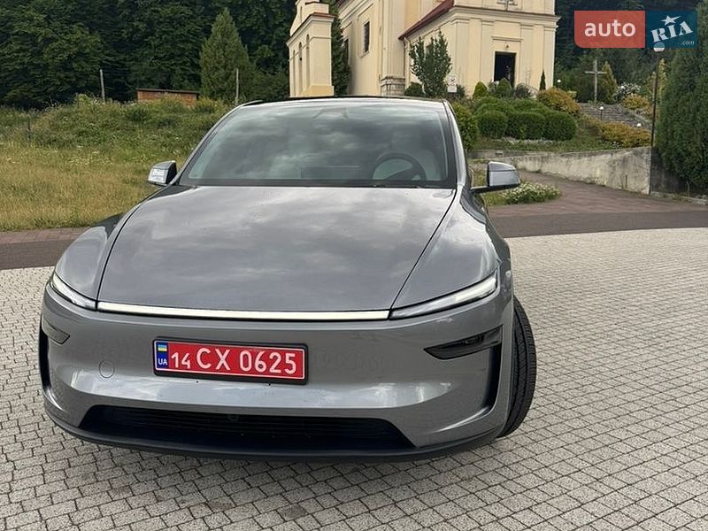 Внедорожник / Кроссовер Tesla Model Y 2025 в Львове